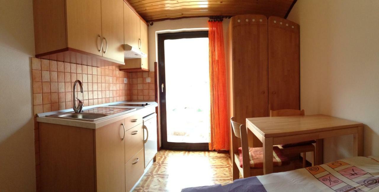 Apartmani Lisac Baska  Ngoại thất bức ảnh