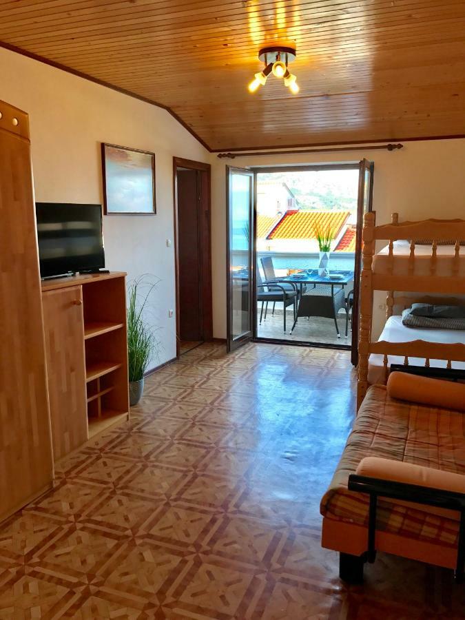 Apartmani Lisac Baska  Ngoại thất bức ảnh