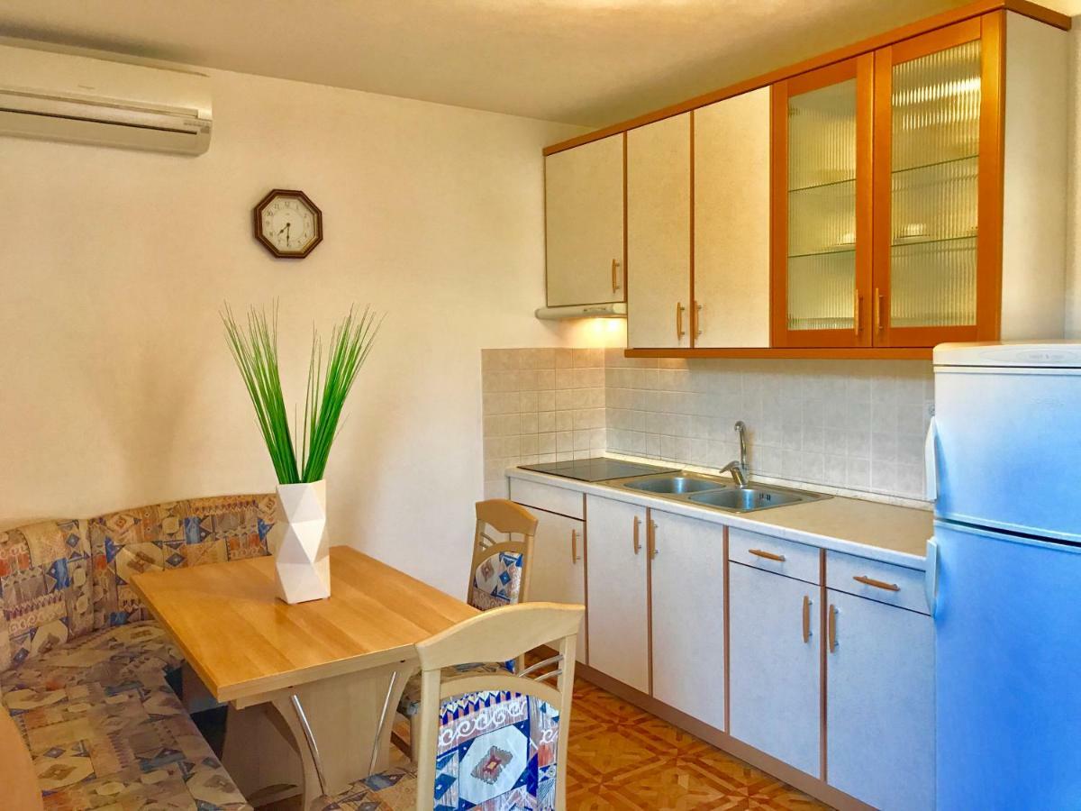 Apartmani Lisac Baska  Ngoại thất bức ảnh