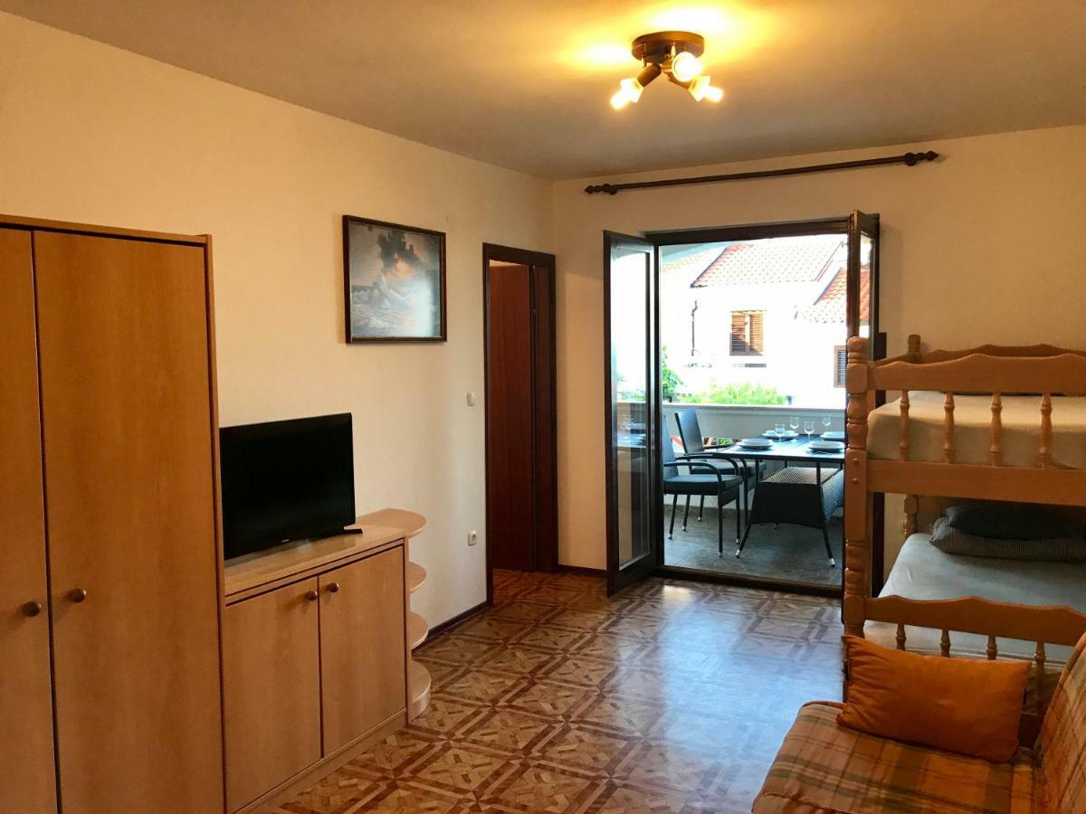 Apartmani Lisac Baska  Ngoại thất bức ảnh