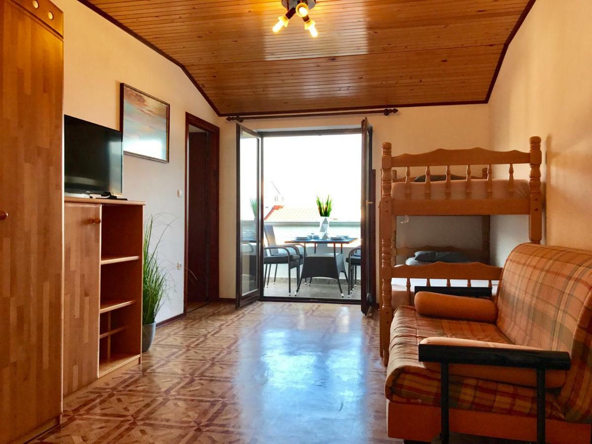 Apartmani Lisac Baska  Ngoại thất bức ảnh